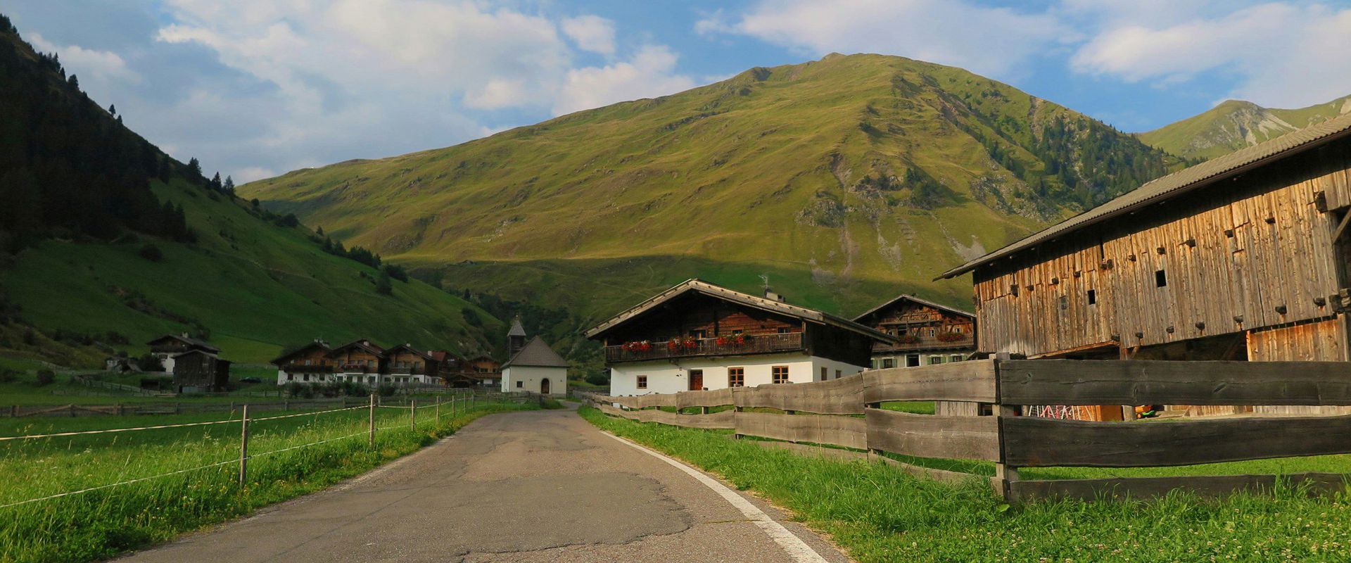 Strada al Passo di Pennes in Val Sarentino