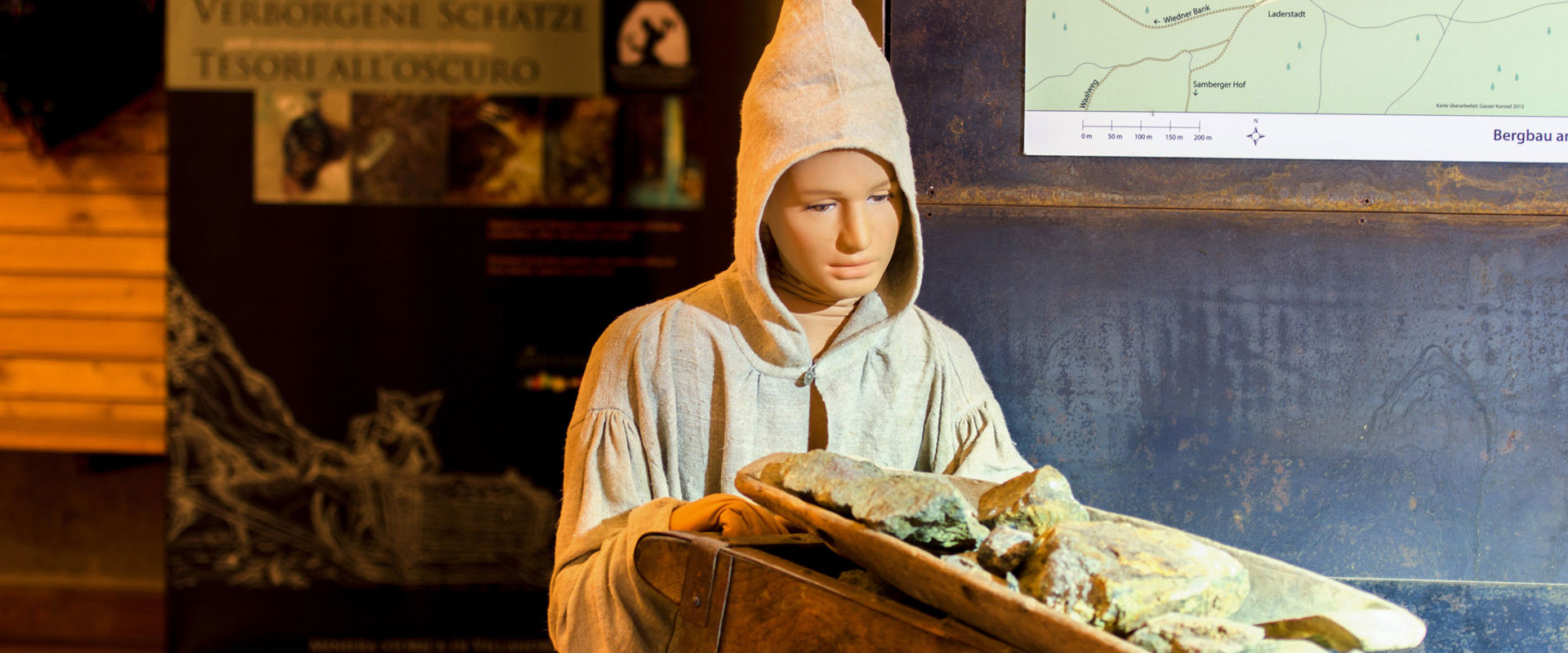 Miniera di Villandro Minatore che estrae la roccia.