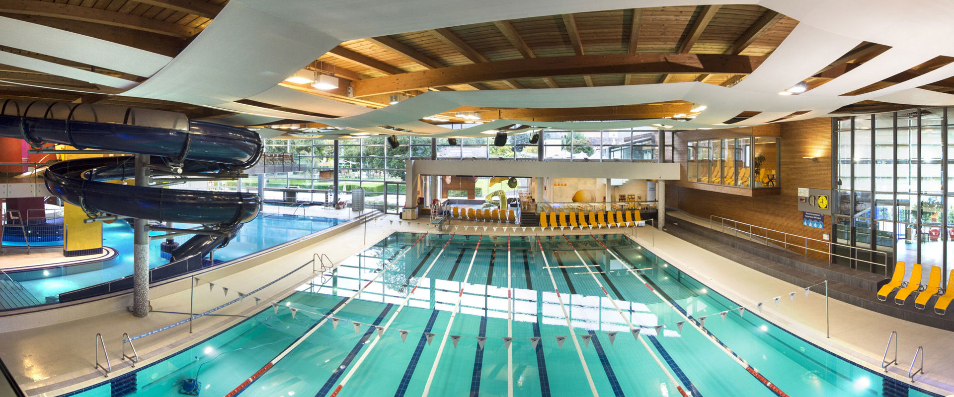 Acquarena Brixen interno Vista dall'interno della piscina dell'Acquarena Brixen.