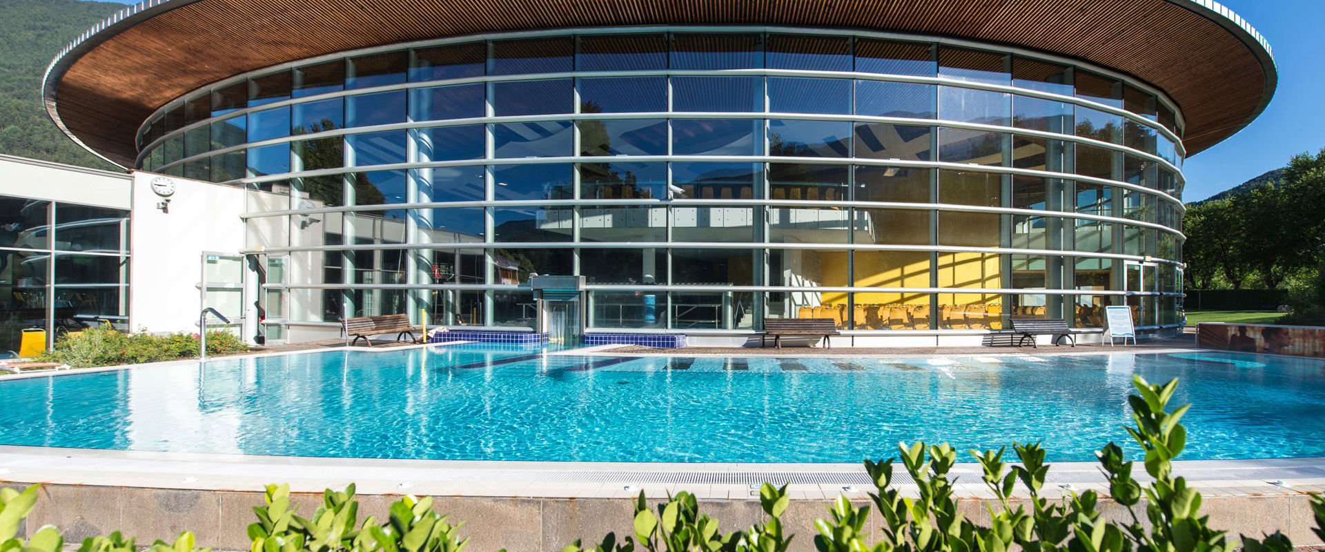 Vista della piscina esterna dell'Acquarena Brixen.