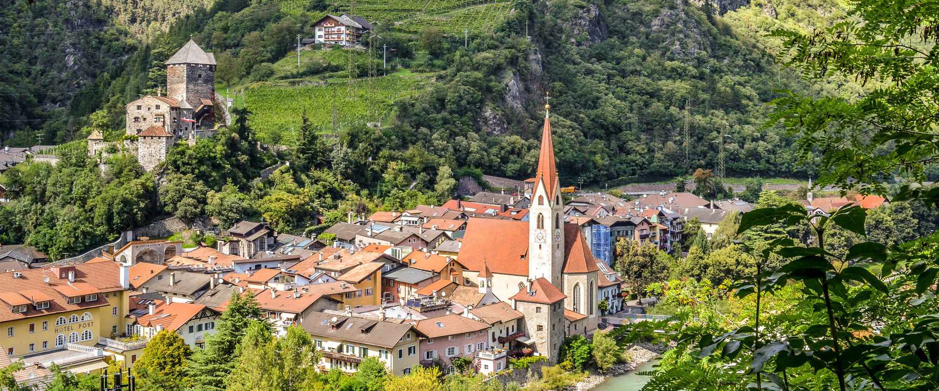 Chiusa Vista su Chiusa con Castel Bronzolo & il Monastero di Sabiona