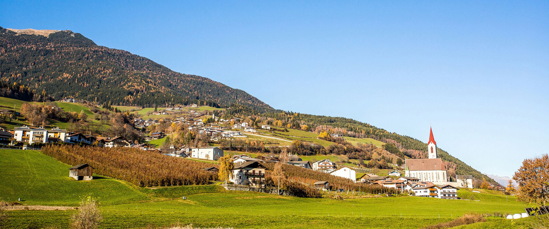 Velturno Chiesa di Velturno in autunno