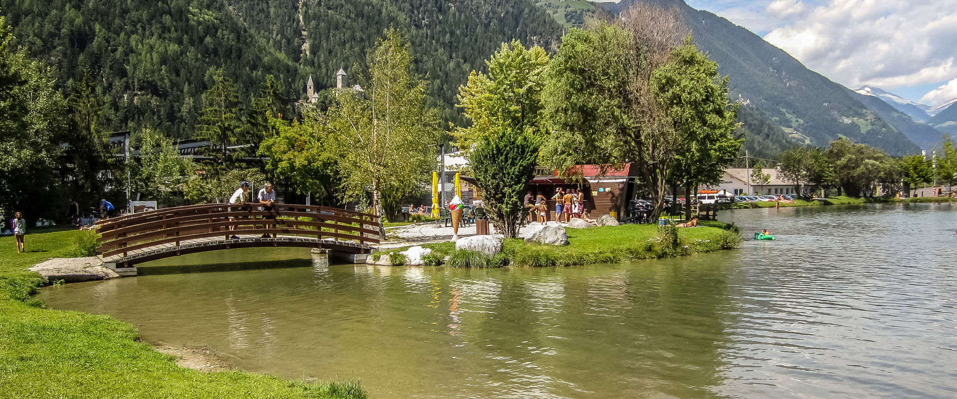 Gais Laghetto balneabile naturale a Gais con prato dove prendere il sole