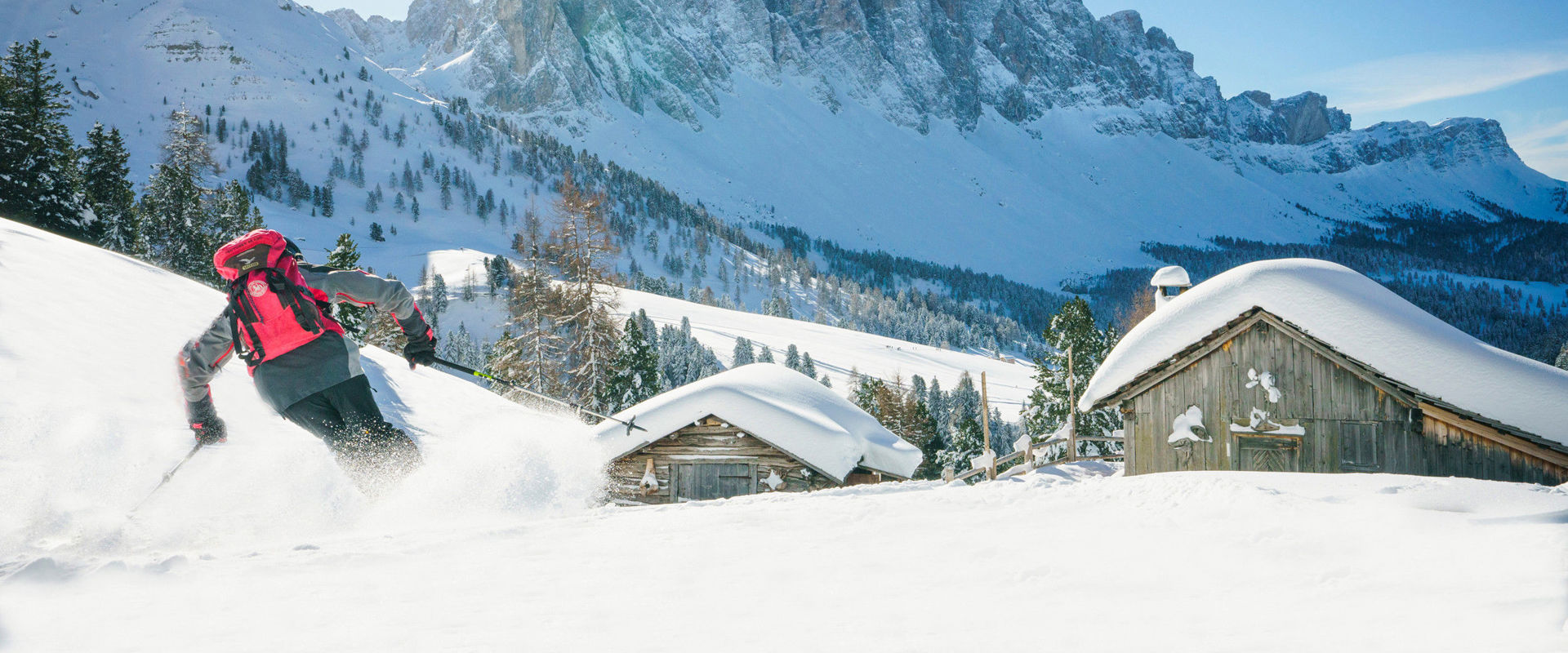 Funes Sciare tra le malghe i le cime delle Odle innevate