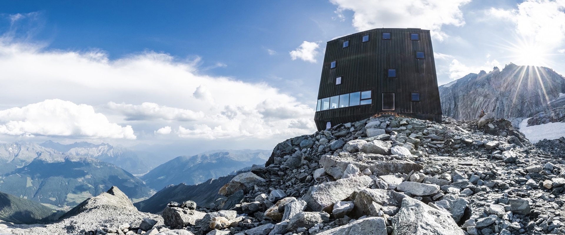 Rifugio al Sasso Nero - il rifugio più alto delle Alpi della Zillertal, a 3.026 m Rifugio al Sasso Nero