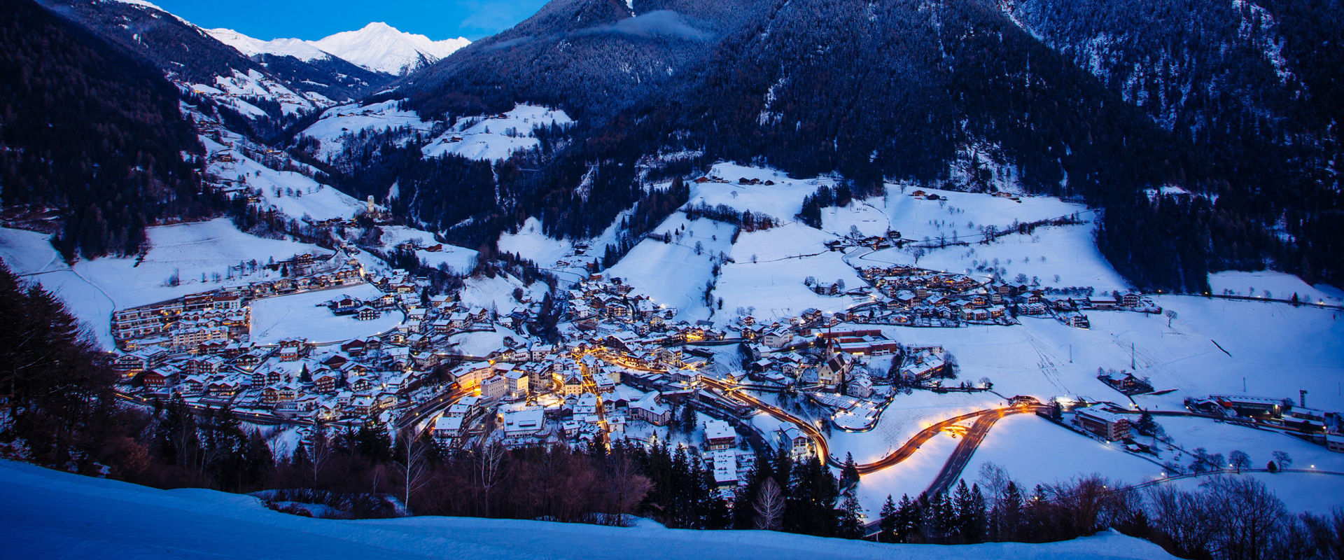 San Leonardo in Passiria in inverno Vista sulla valle innevata e sul villaggio di San Leonardo in Passiria.