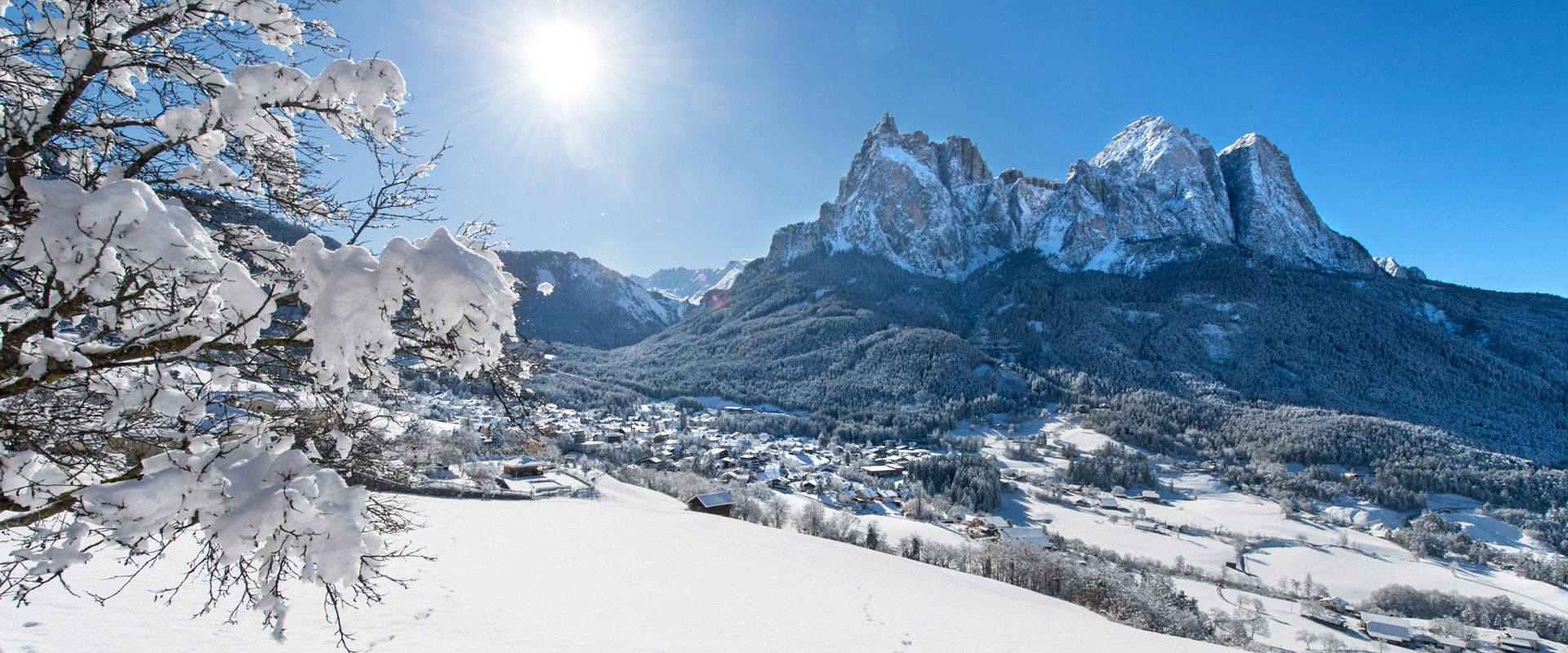 Siusi allo Sciliar in inverno Paesaggio invernale innevato con vista su Siusi allo Sciliar.