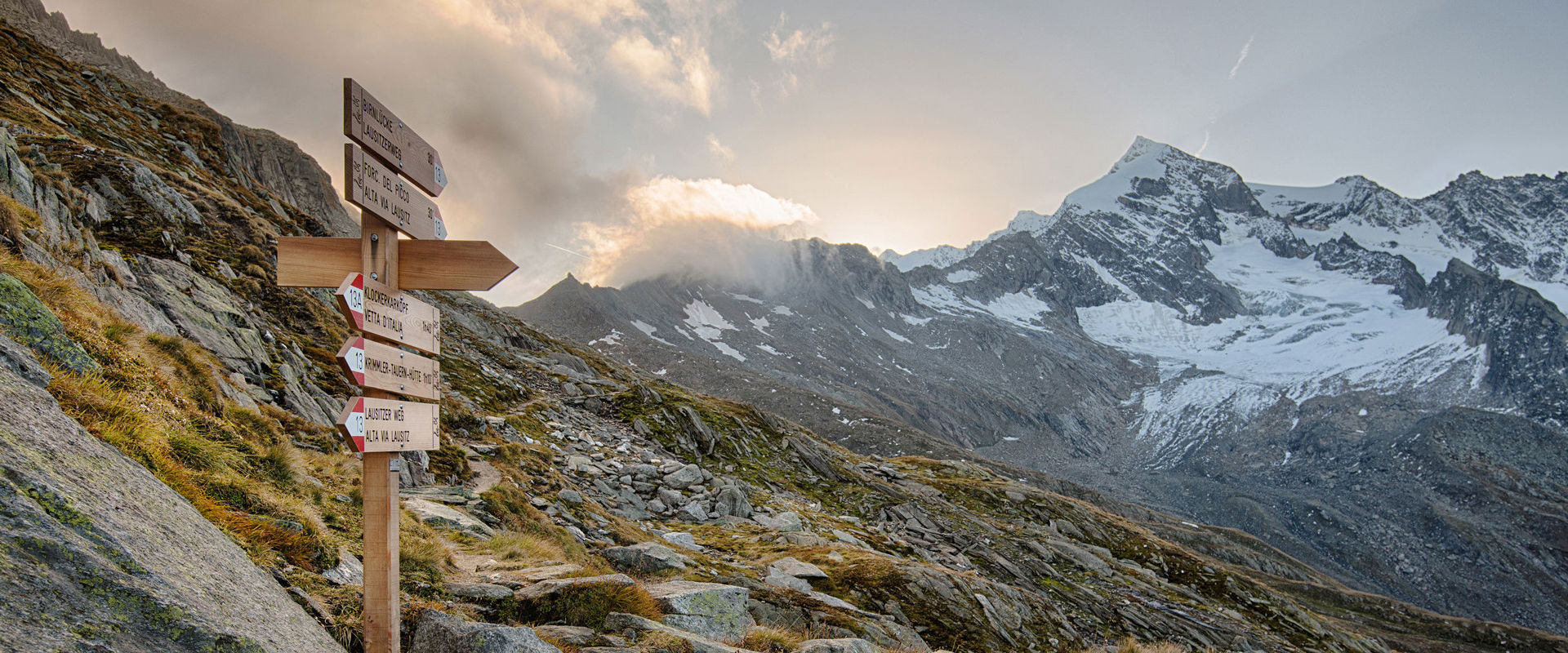 Alta Via Lausitz in Alto Adige Cartelli che indicano il sentiero lungo l'Alta Via Lausitz