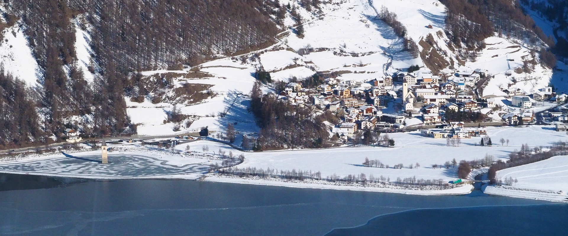 Lago di Resia ghiacciato Lago di Resia ghiacciato