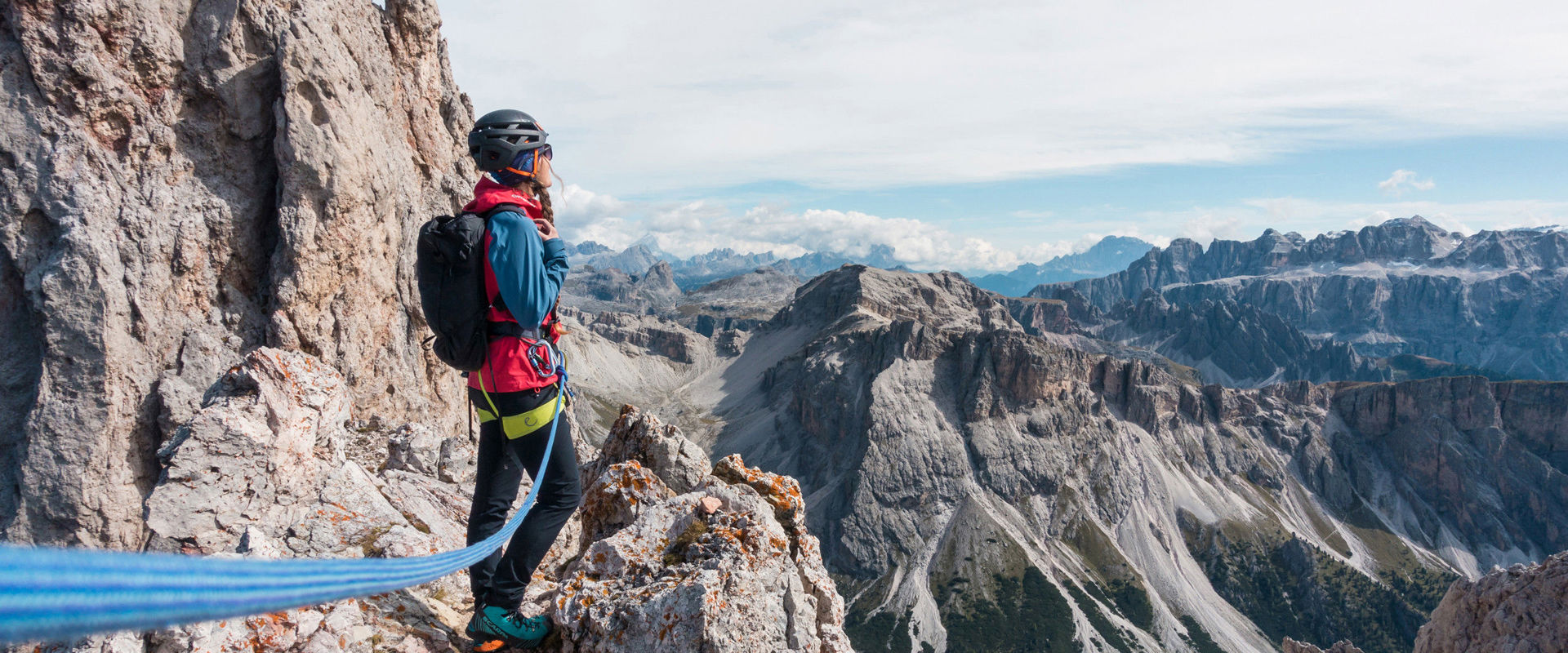 Via ferrata Sas Rigais Arrampicatore che si gode il panorama sulla via ferrata del Sas Rigais.