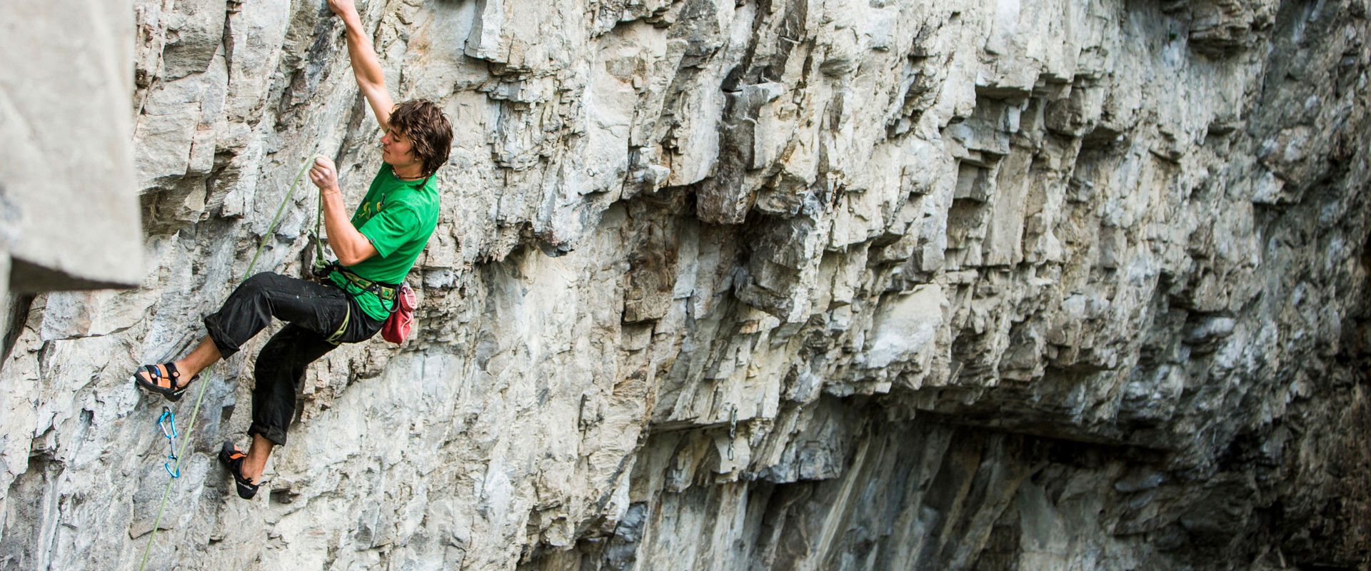 Arrampicata in Alto Adige - Palestre di roccia Un ragazzo arrampica sulla palestra di roccia Pursteinwand a Campo Tures.