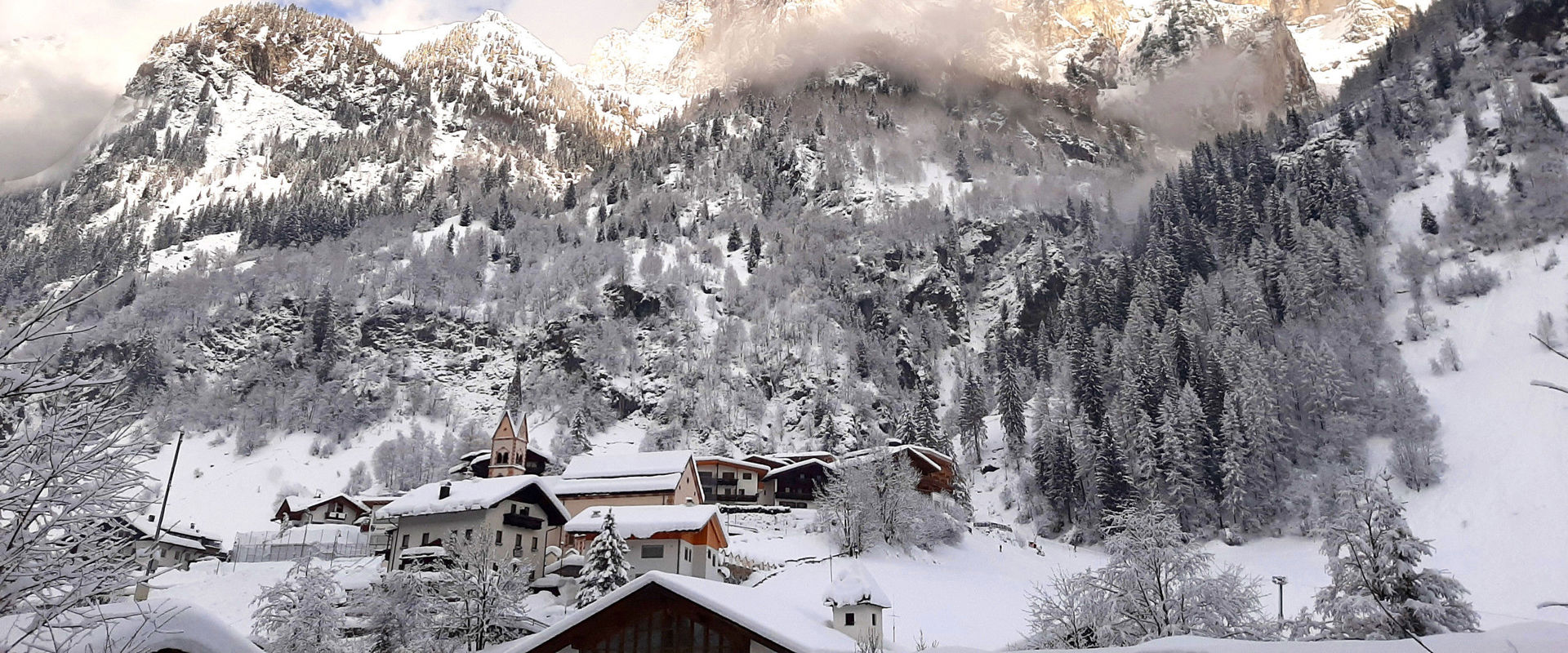 Val di Vizze Val di Vizze con la sua chiesa in inverno & panorama montano innevato