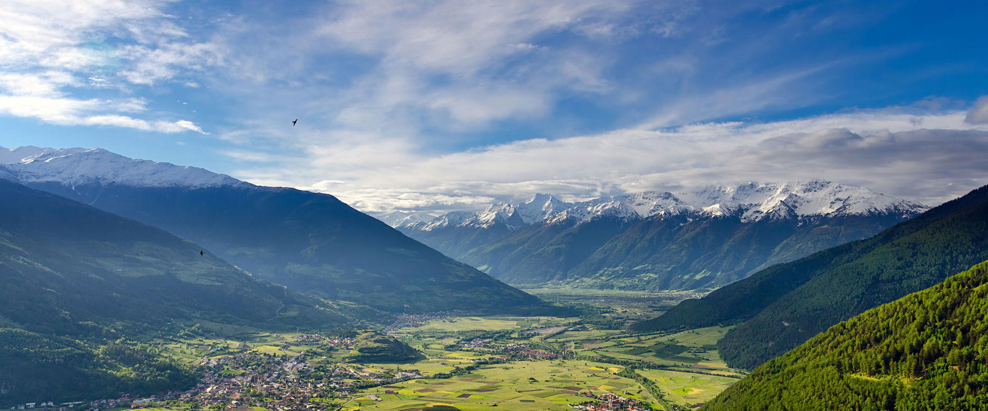 Vista da lontano sulla Val Venosta, Malles e Glorenza.