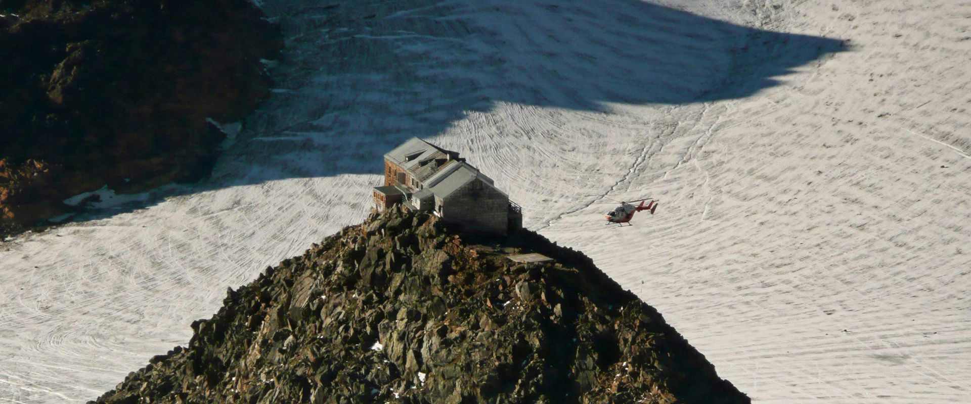 Rifugio Gino Biasi Rifugio Gino Biasi a Ridanna con ghiacciaio