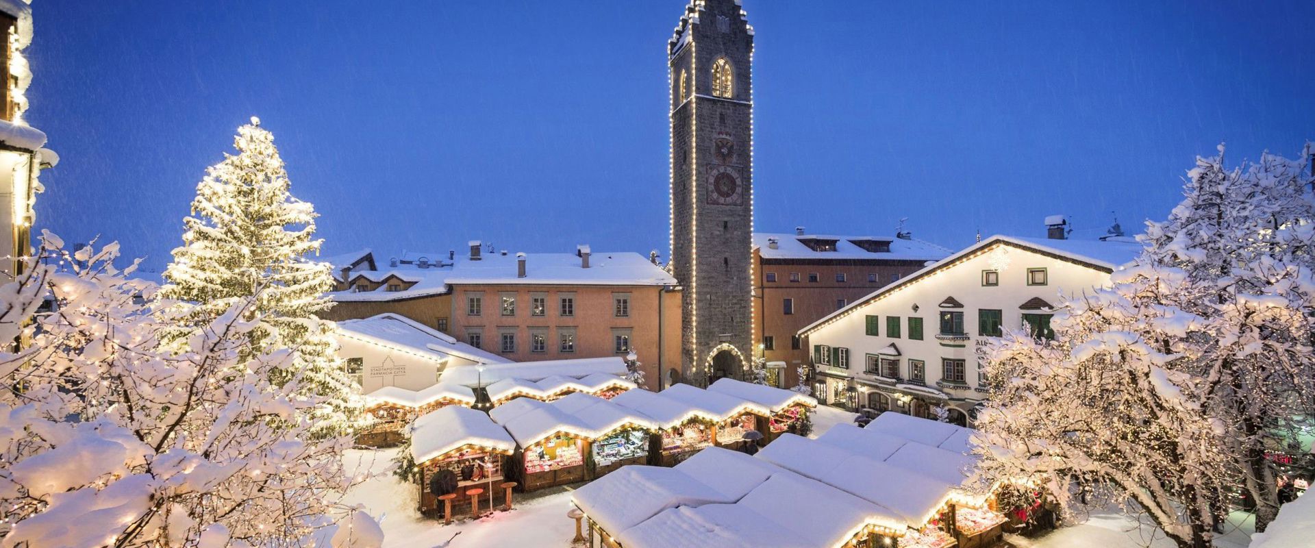 Il Mercato di Vipiteno con la Torre delle Dodici
