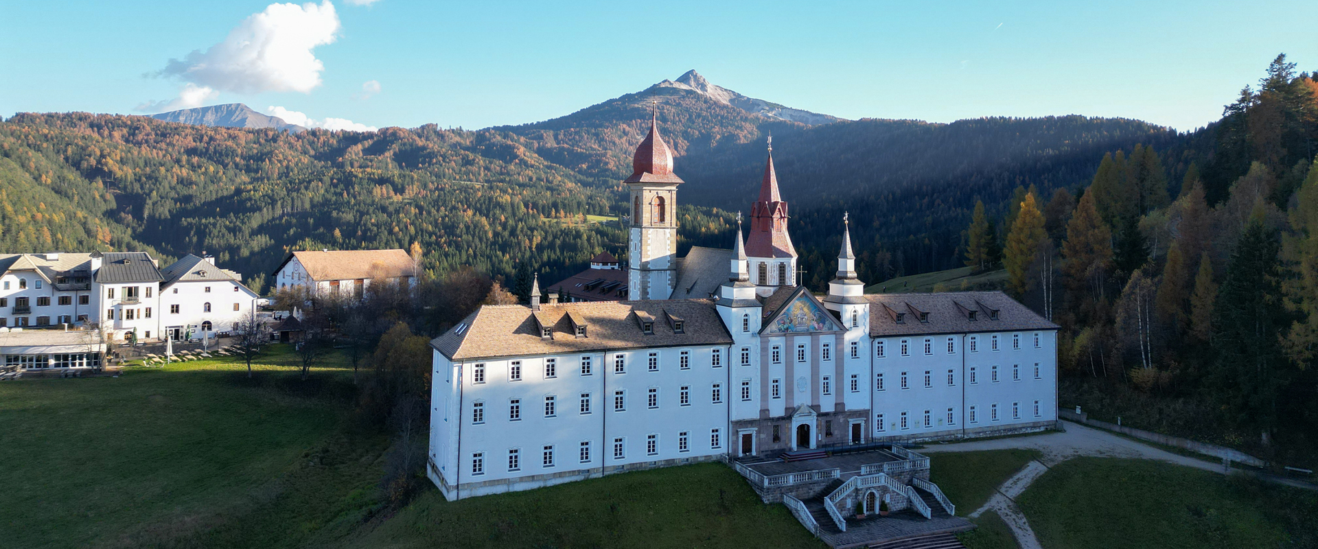 Santuario della Madonna di Pietralba Vista sul santuario