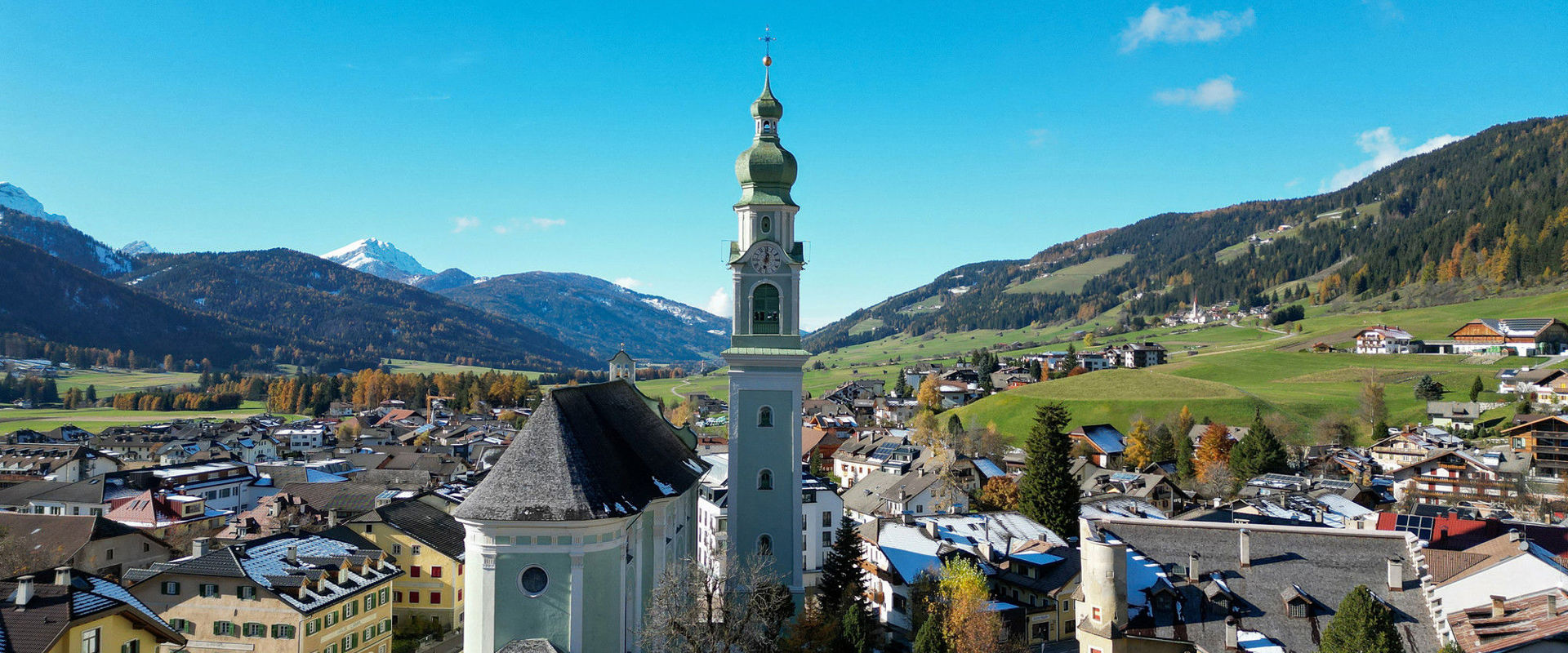 Chiesa parrocchiale e cimitero a Dobbiaco