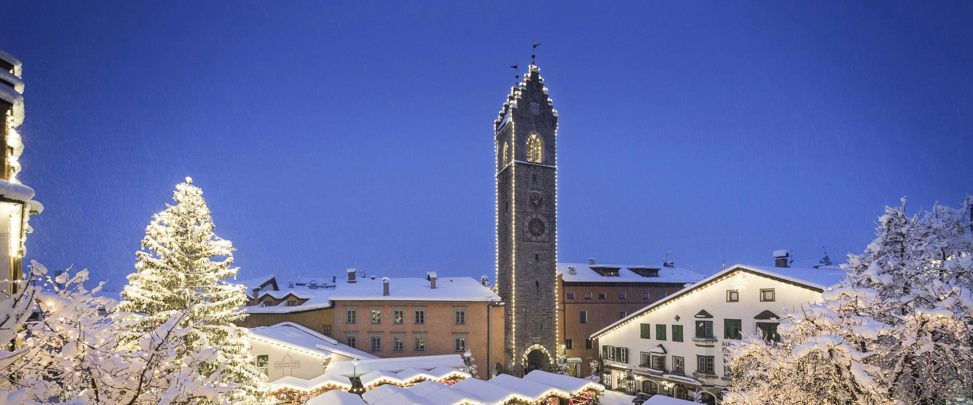 Mercatino di Natale di Vipiteno Mercatino di Natale innevato a Vipiteno.