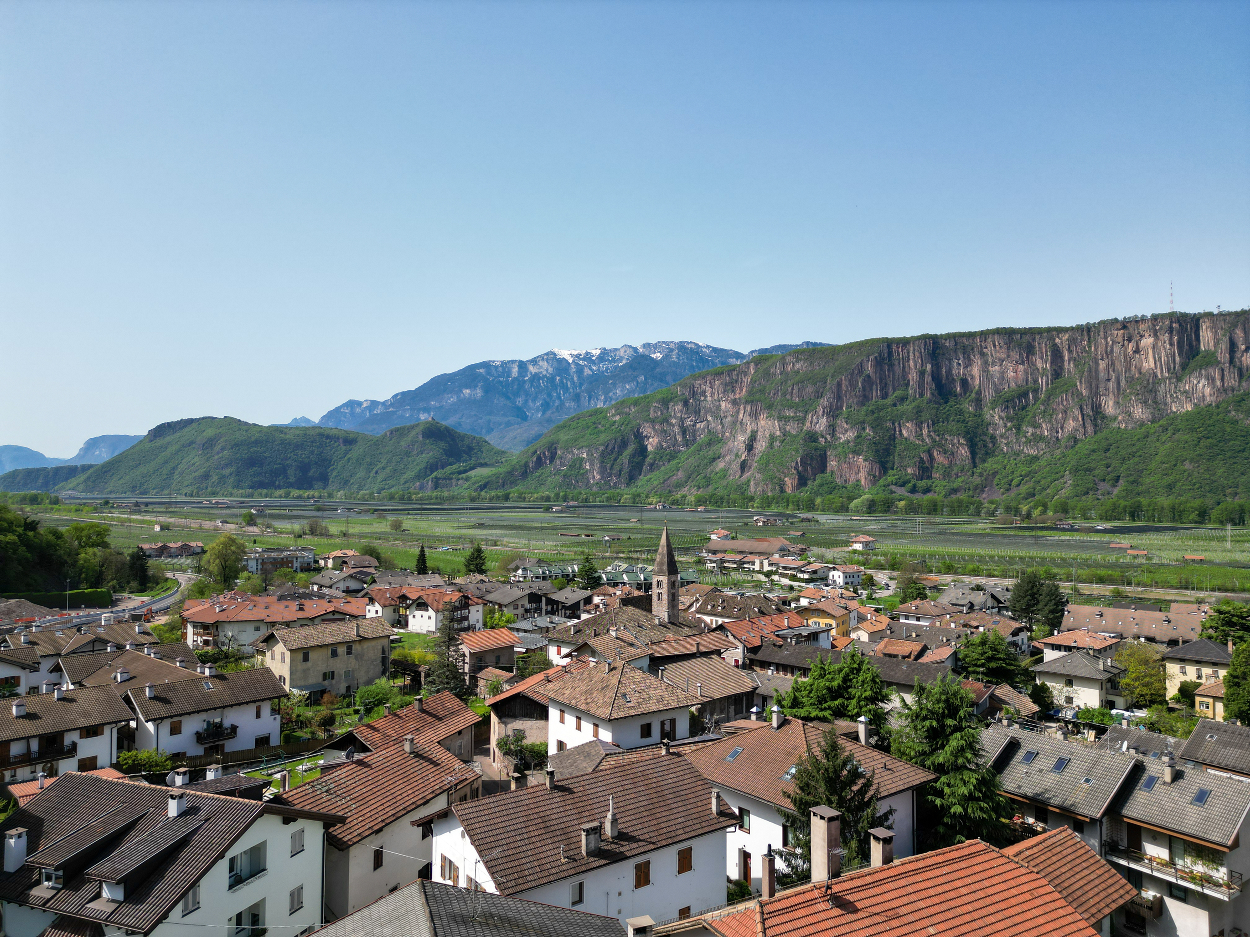 Case a Branzoll, frutteti e pareti Pfattner