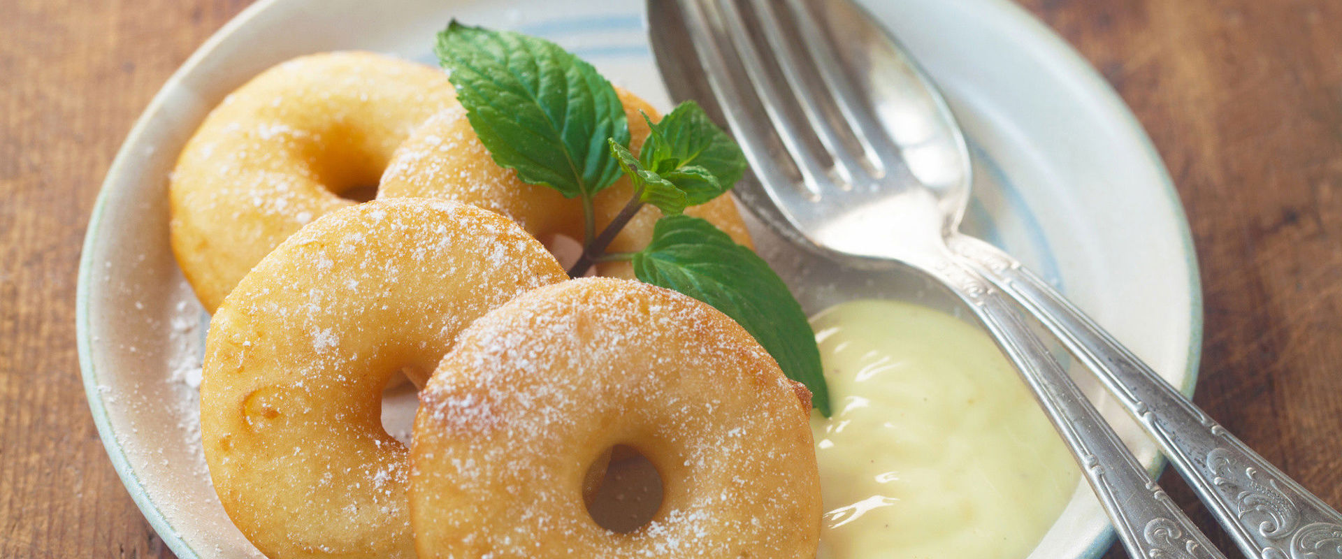 Frittelle di mele Frittelle di mele con crema alla vaniglia