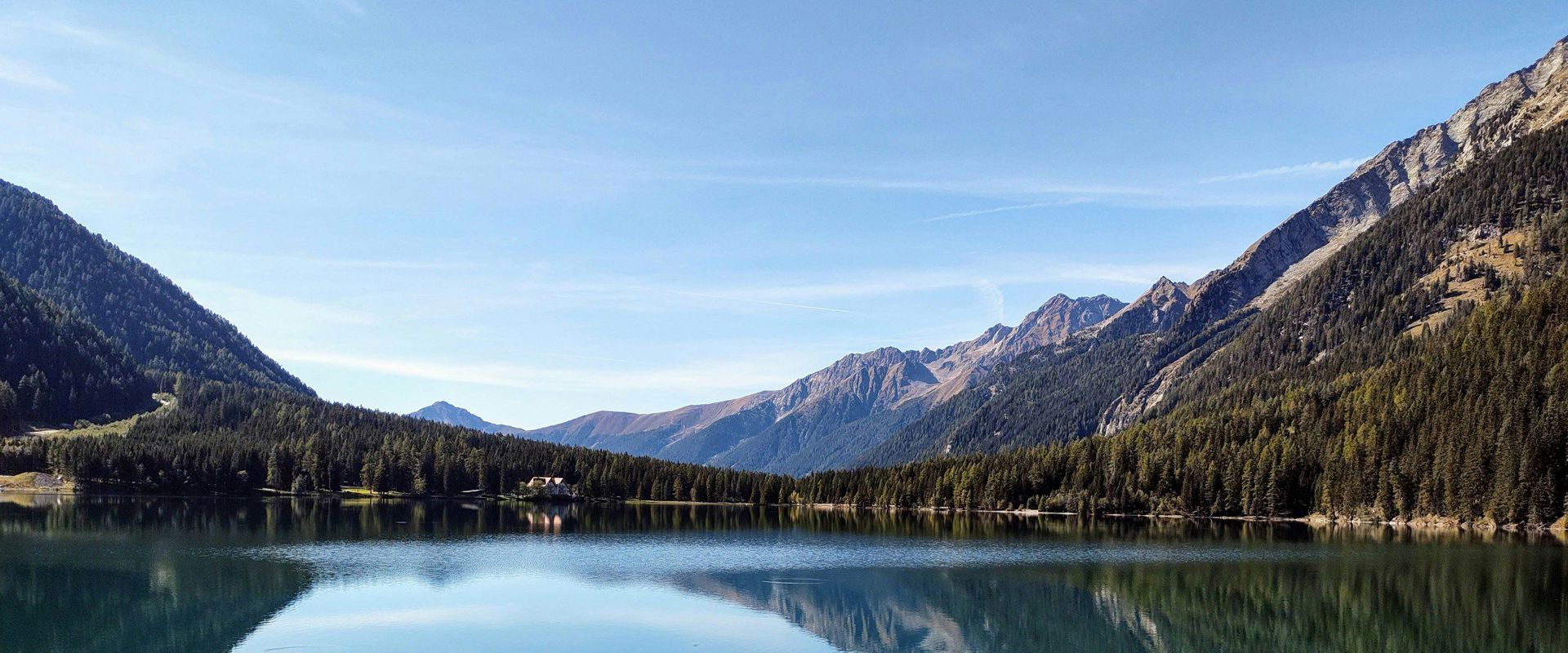 Montone Il lago di Anterselva con il Montone sullo sfondo